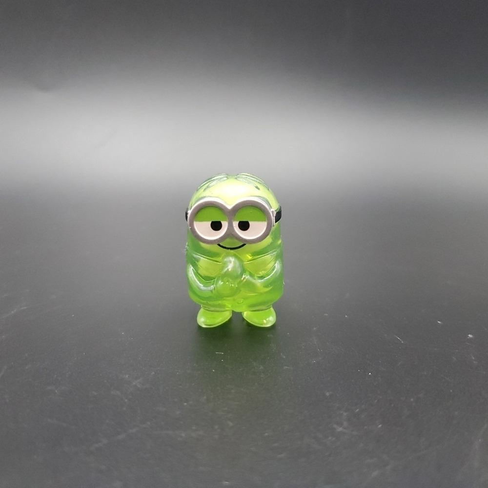 Despicable Me 4 AVL Minion RARE Green‎ X-Ray Mini Mystery Series 1 Figure